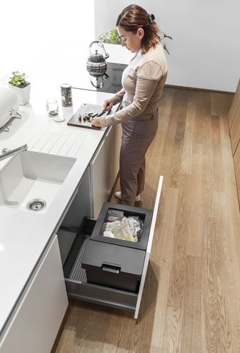Segregacja śmieci w kuchni - jaką szafkę i jaki sortownik do niej wybrać?